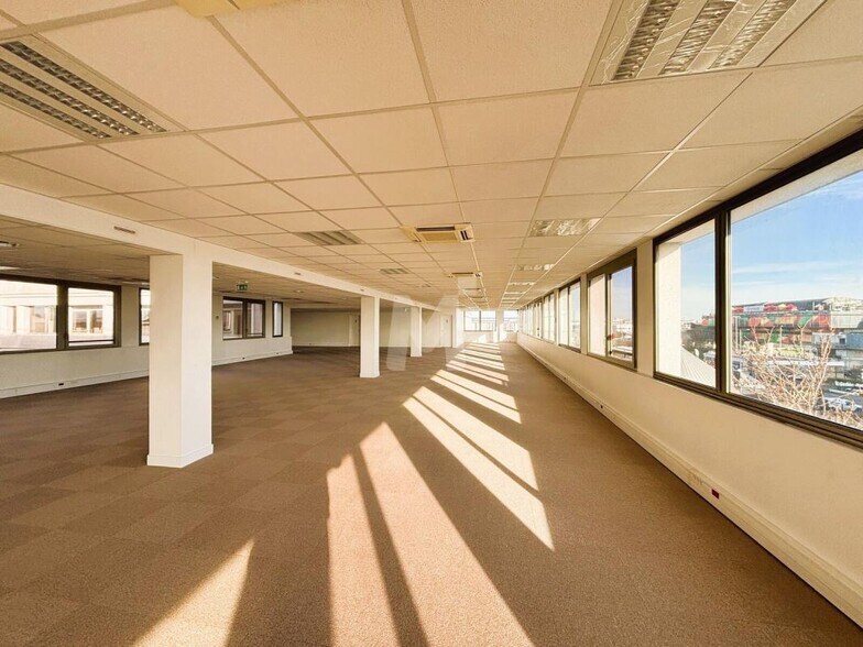 Office in Rungis to rent - Building Photo - Image 3 of 9
