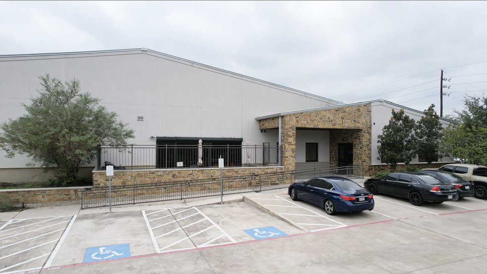 7028 Gessner Rd, Houston, TX for rent - Building Photo - Image 1 of 15