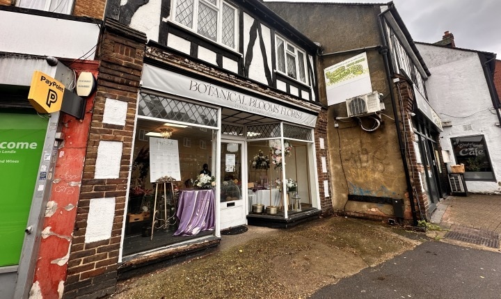 211 Godstone Rd, Whyteleafe to rent - Building Photo - Image 2 of 4