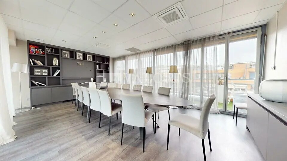 Office in Lyon for sale Building Photo- Image 1 of 13