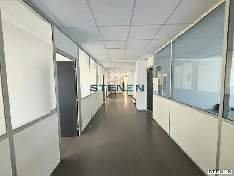 Office in Marseille to rent - Interior Photo - Image 2 of 10