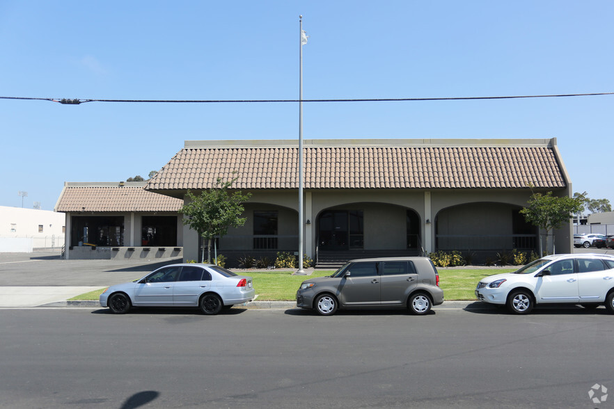 3233 W Castor St, Santa Ana, CA for sale - Primary Photo - Image 1 of 1