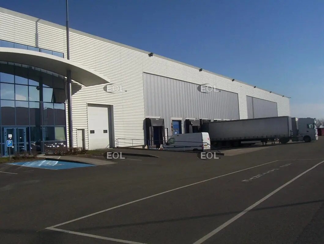 Industrial in Marly-la-Ville to rent Building Photo- Image 1 of 9