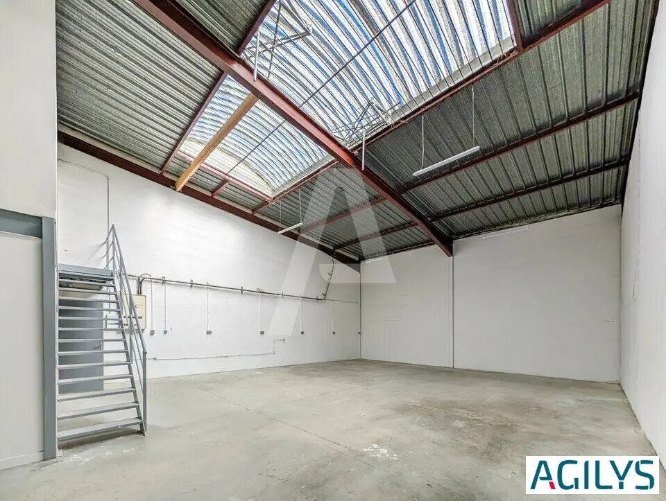 Light Industrial in Lisses to rent Interior Photo- Image 1 of 13