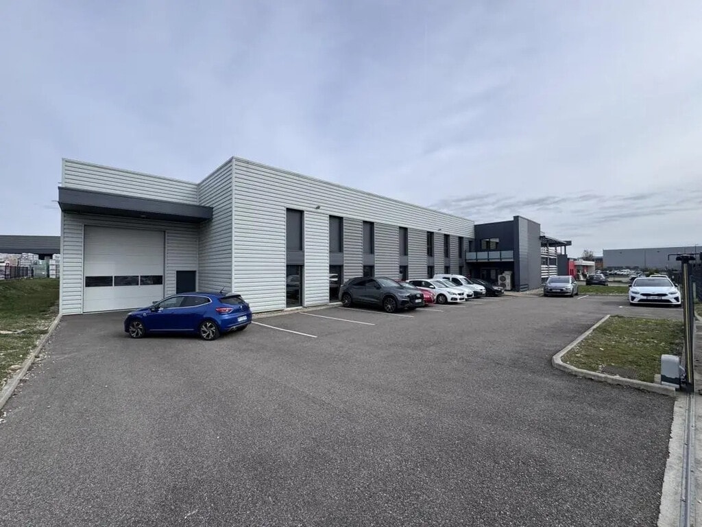 Vente Local d'activités 2 037 m² - Photo 1