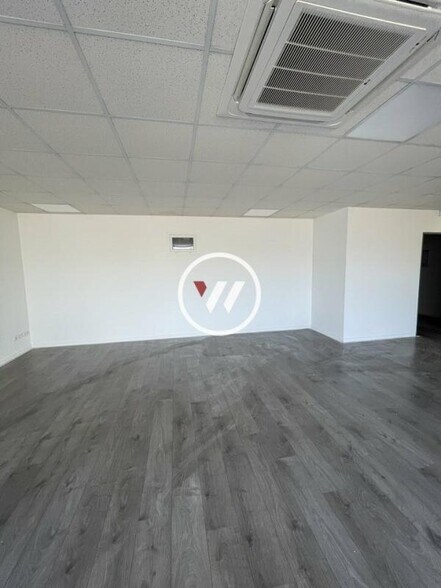 Office in Aubagne to rent - Interior Photo - Image 3 of 19