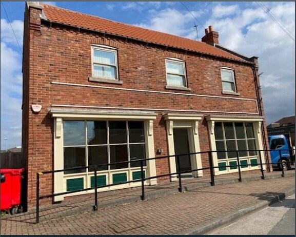 14-16 Fieldside, Thorne for sale - Primary Photo - Image 1 of 1