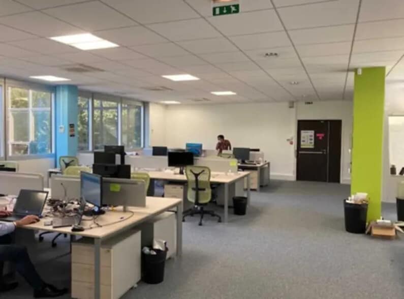 Office in Meudon to rent - Interior Photo - Image 3 of 7