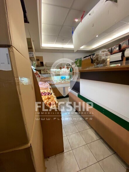 Retail in Issy-Les-Moulineaux to rent - Interior Photo - Image 2 of 4