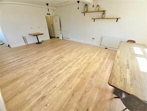 125 Leigh Rd, Leigh On Sea to rent Interior Photo- Image 1 of 4