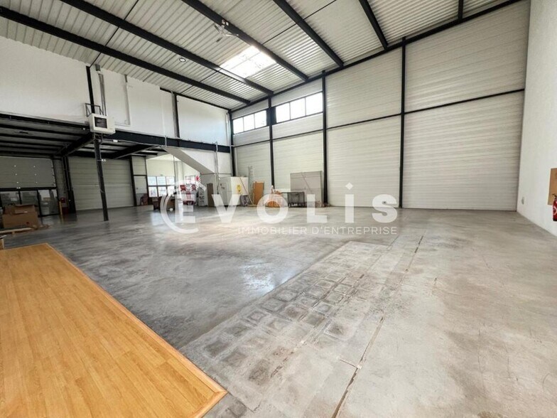 Light Industrial in Viry Chatillon to rent - Interior Photo - Image 2 of 22