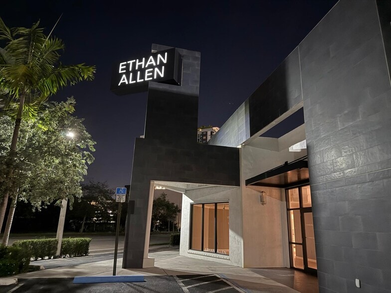 9775 S Dixie Hwy, Miami, FL to rent - Building Photo - Image 3 of 11