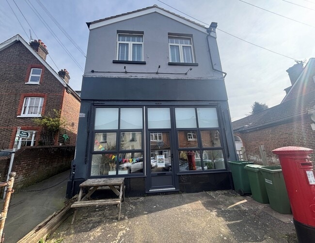More details for 47 Somerset Rd, Redhill - Retail to Rent
