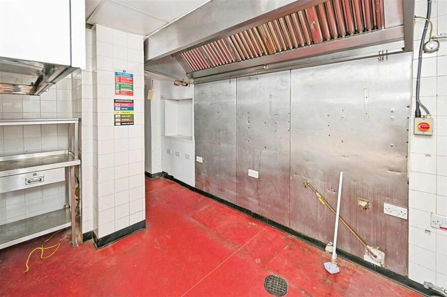 3-5 Lumley Av, Skegness for sale - Interior Photo - Image 3 of 7