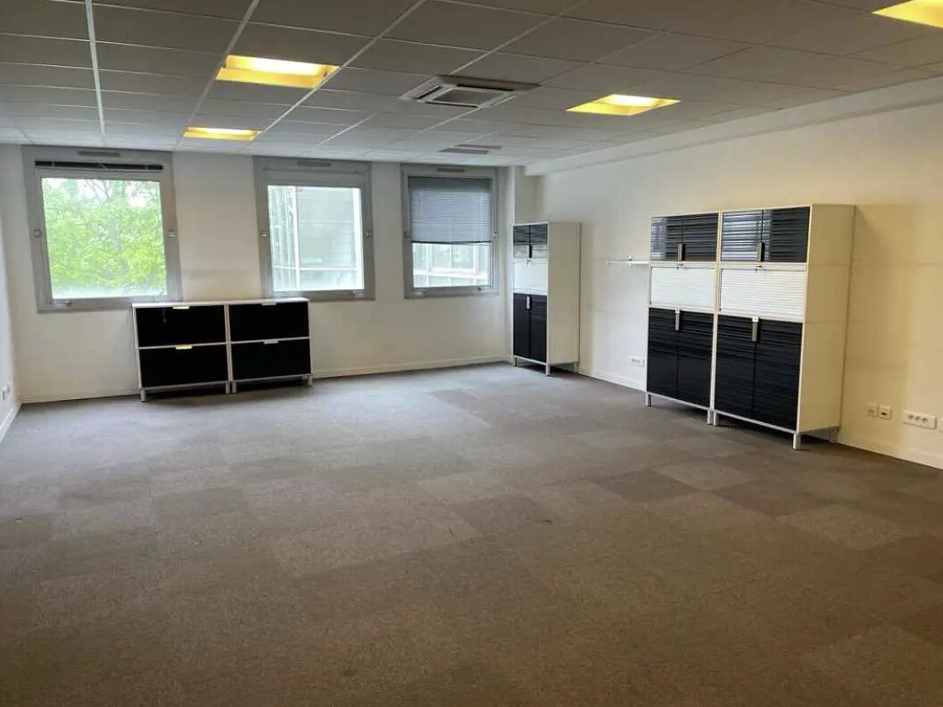 Office in Saint-Maur-des-Fossés to rent Interior Photo- Image 1 of 7