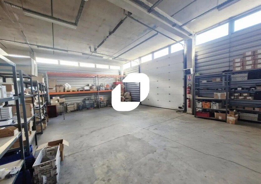 Office in Croissy-Beaubourg to rent - Interior Photo - Image 2 of 7