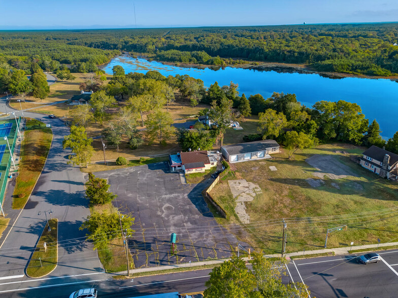 111 Lakeside Dr, Tuckerton, NJ for sale - Building Photo - Image 3 of 32