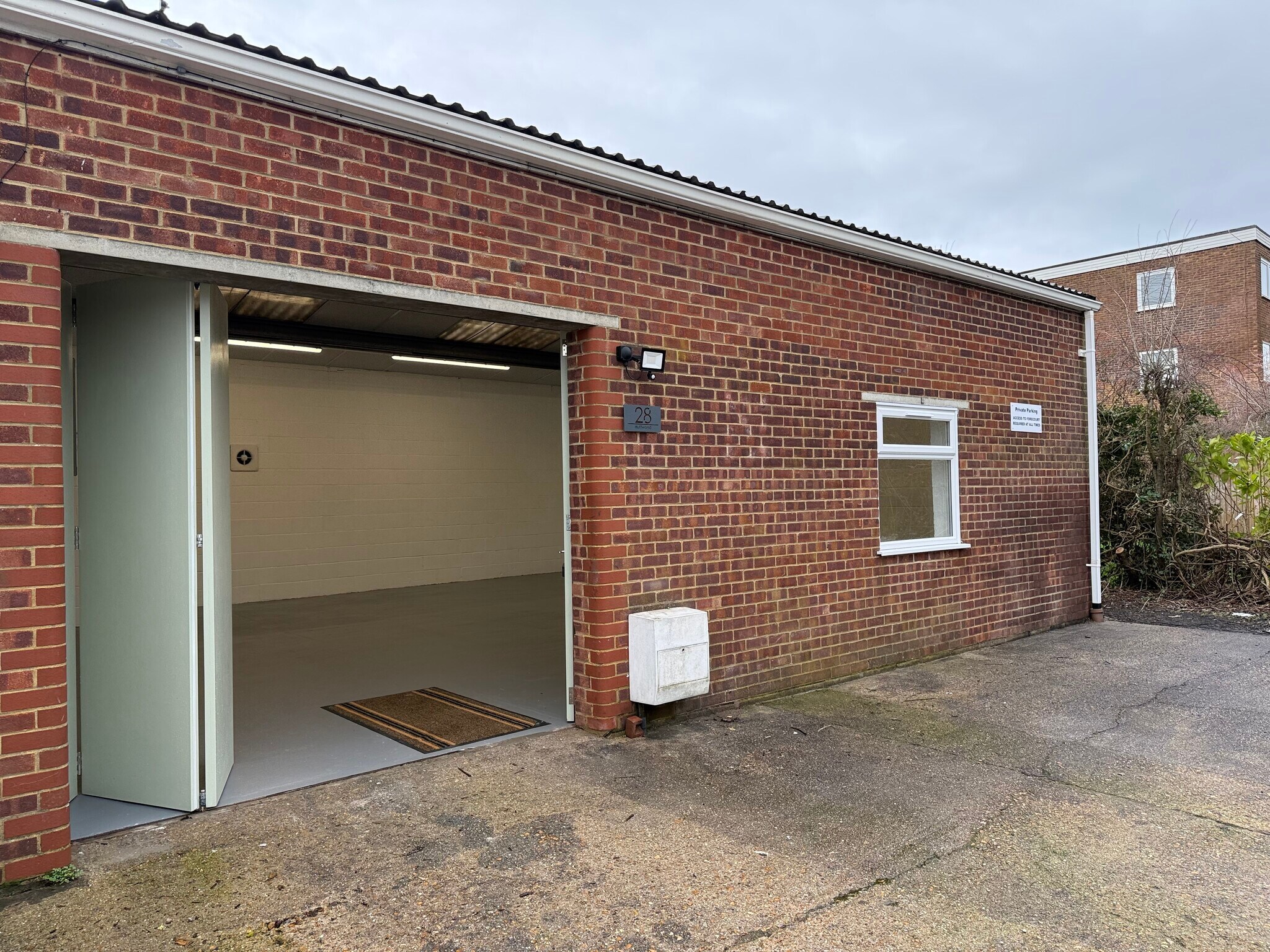 Huffwood Trading Estate, Unit 28 Brookers Rd, Billingshurst to rent Primary Photo- Image 1 of 7