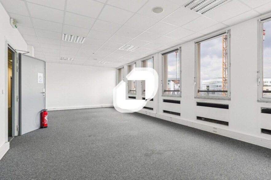 Office in Montreuil for sale - Interior Photo - Image 2 of 16