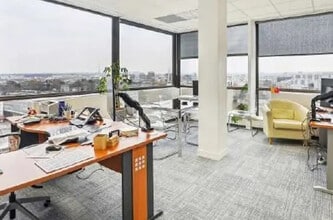 4-6 Rue D'Orleans, Saint-Cloud for sale Interior Photo- Image 1 of 12