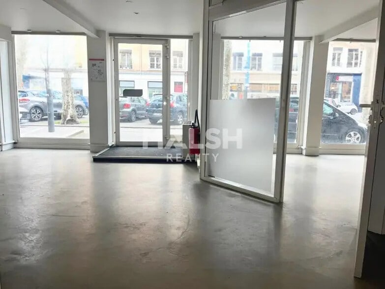 Retail in Lyon to rent - Interior Photo - Image 2 of 8