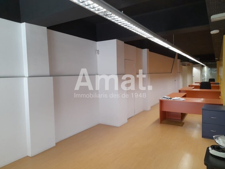 Retail in Esplugues de Llobregat, Barcelona to rent - Interior Photo - Image 2 of 2