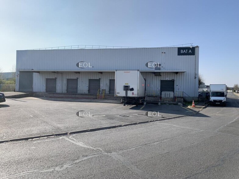 Industrial in Sucy-en-Brie to rent - Building Photo - Image 1 of 7