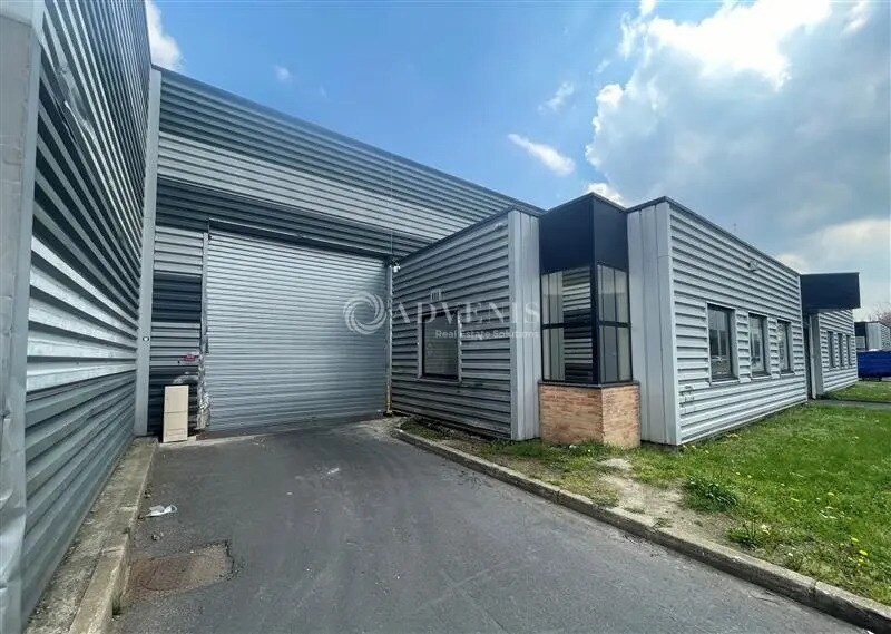 Light Industrial in Le Bourget to rent Building Photo- Image 1 of 10