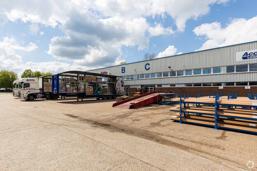 Brunel Rd, Totton for rent - Building Photo - Image 3 of 3