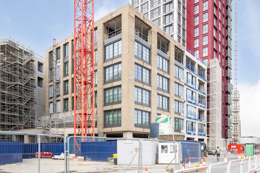 Surrey Quays Rd, London to rent - Building Photo - Image 2 of 2