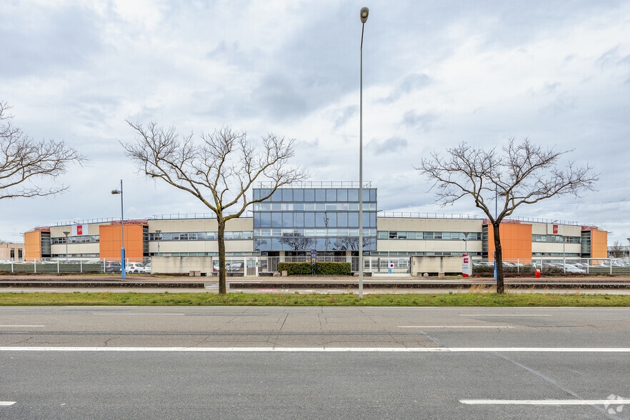 11 Allee Des Droits De L'Homme, Bron for sale - Primary Photo - Image 1 of 3