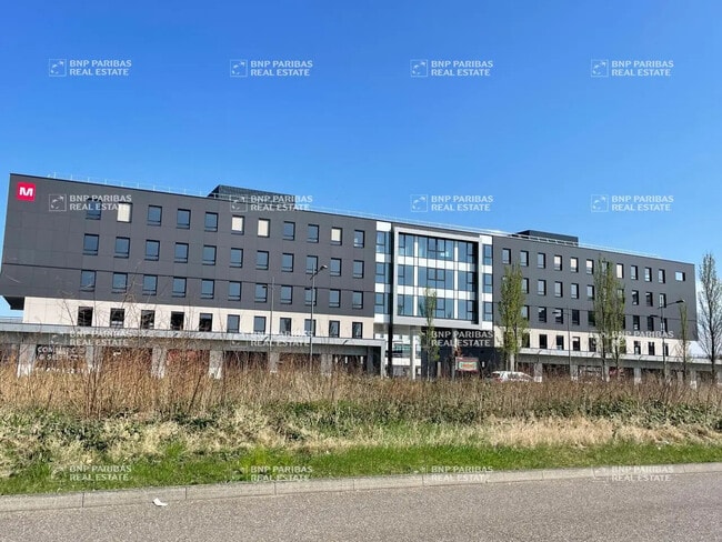 Location Bureaux 72 m² à 3 395 m²