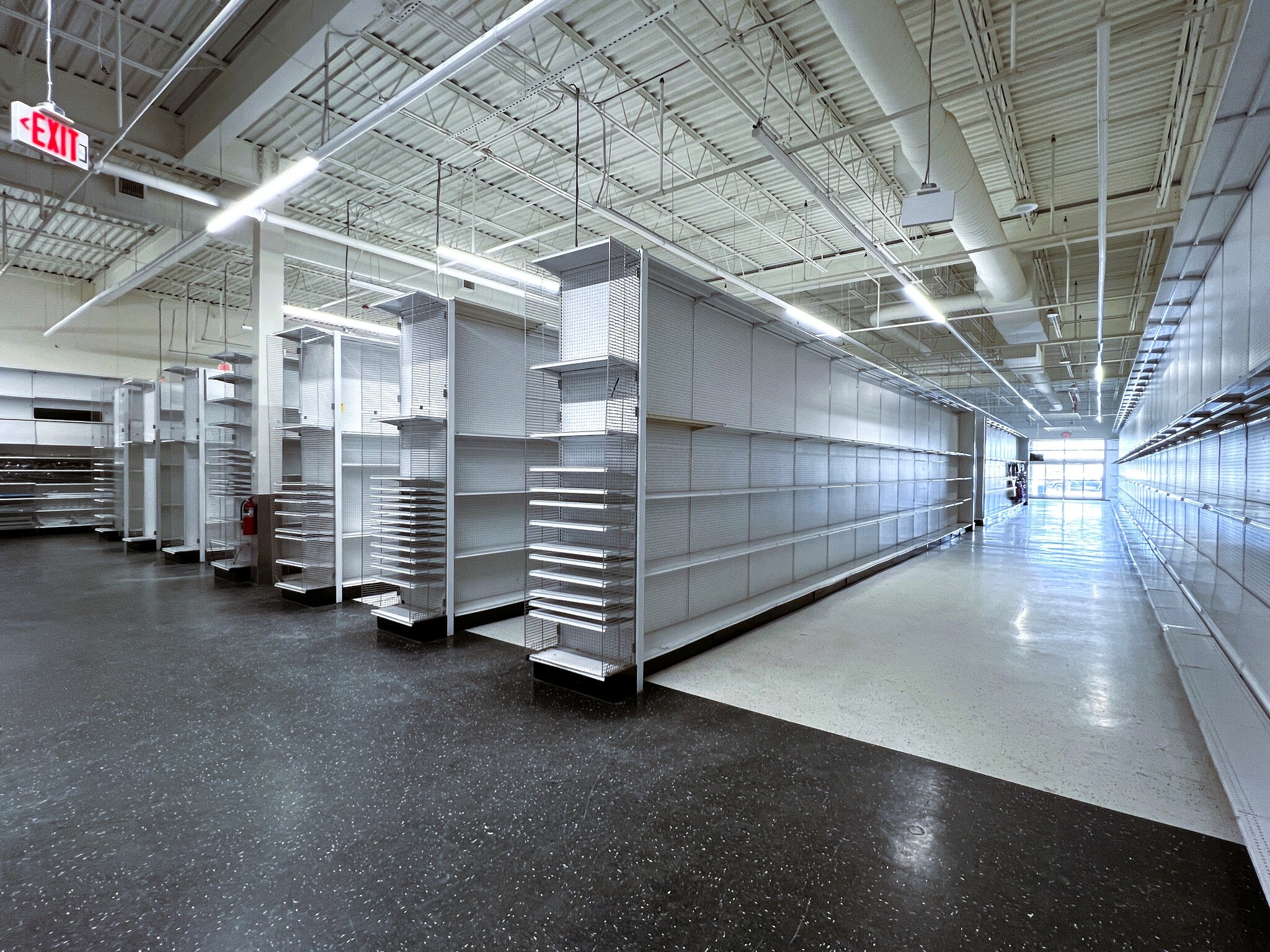 4000-4004 Route 130, Delran, NJ to rent Interior Photo- Image 1 of 3