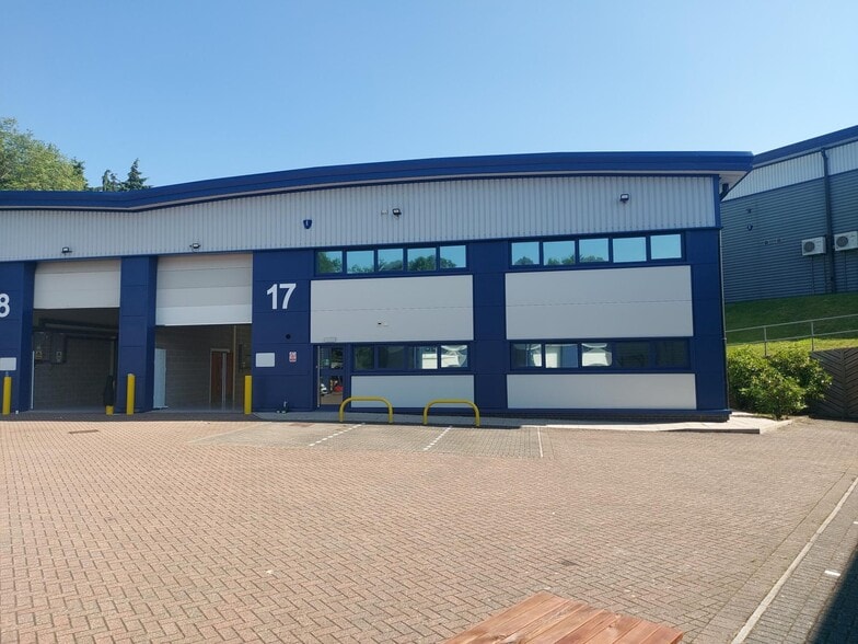 Units 17-18, Decimus Park, Tunbridge Wells to rent - Building Photo - Image 1 of 7