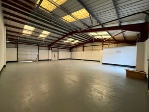 New Rd, Ammanford to rent Interior Photo- Image 2 of 6