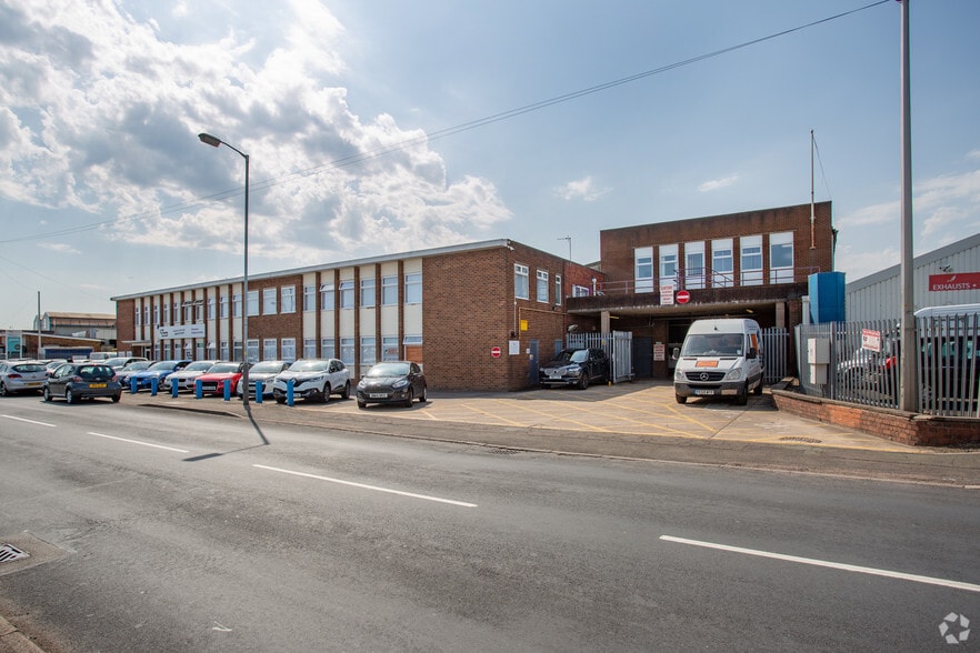 Planetary Rd, Willenhall to rent - Building Photo - Image 2 of 17