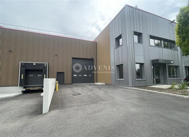 Light Industrial in Le Blanc-Mesnil to rent Building Photo- Image 1 of 13