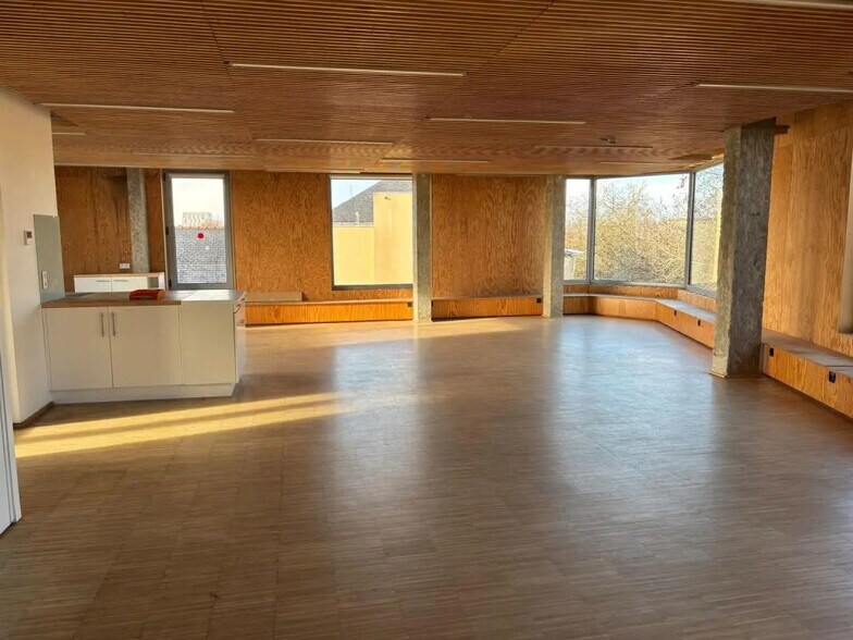 3 Rue Michel Columb, Nantes to rent - Building Photo - Image 3 of 3