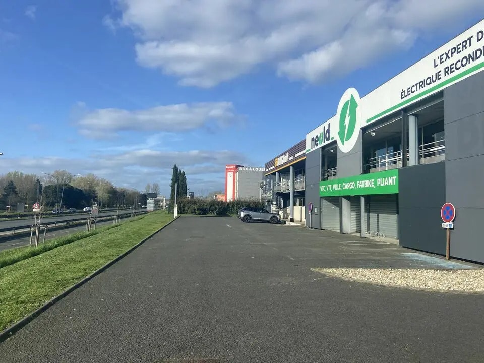 Location Commerce 2 100 m² - Photo 1