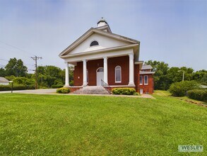 1373 Delwood Dr SW, Lenoir, NC for sale Primary Photo- Image 1 of 25