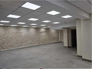 Retail in Paris to rent Interior Photo- Image 2 of 3