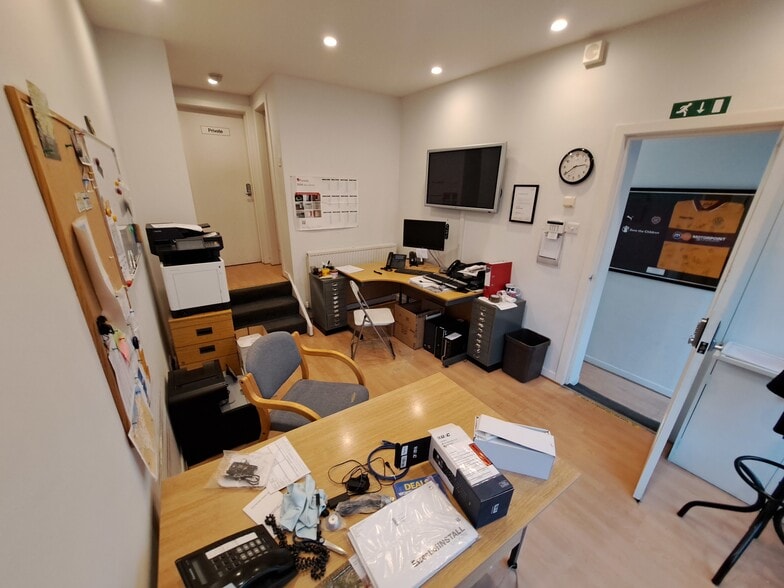 5-7 Kingsknowe Park, Edinburgh for sale - Building Photo - Image 2 of 3