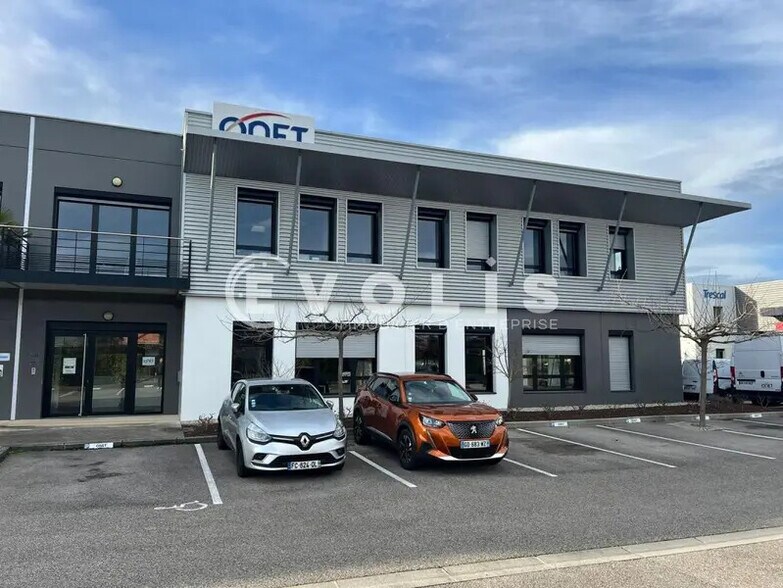 7 Rue De Lombardie, Saint-Priest to rent - Building Photo - Image 2 of 15