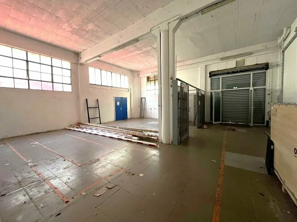 Location Entrepôt 356 m² - Photo 1