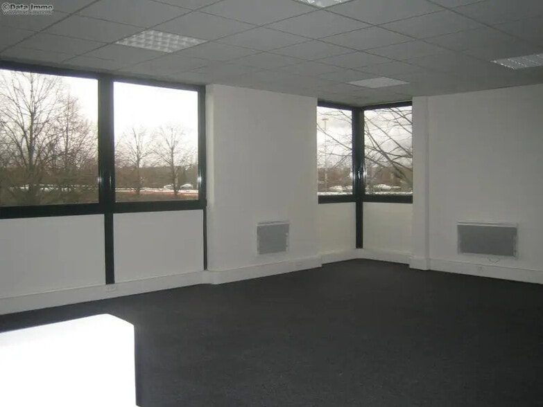 Light Industrial in Villepinte to rent - Building Photo - Image 3 of 13