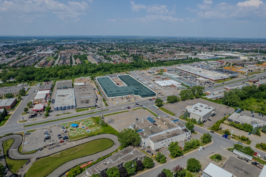 7527-7583 Boul Henri-Bourassa E, Montréal, QC to rent - Aerial - Image 3 of 16