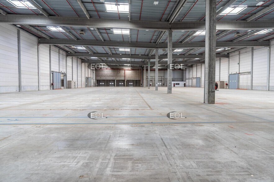 Industrial in Combs-la-Ville to rent - Building Photo - Image 2 of 29
