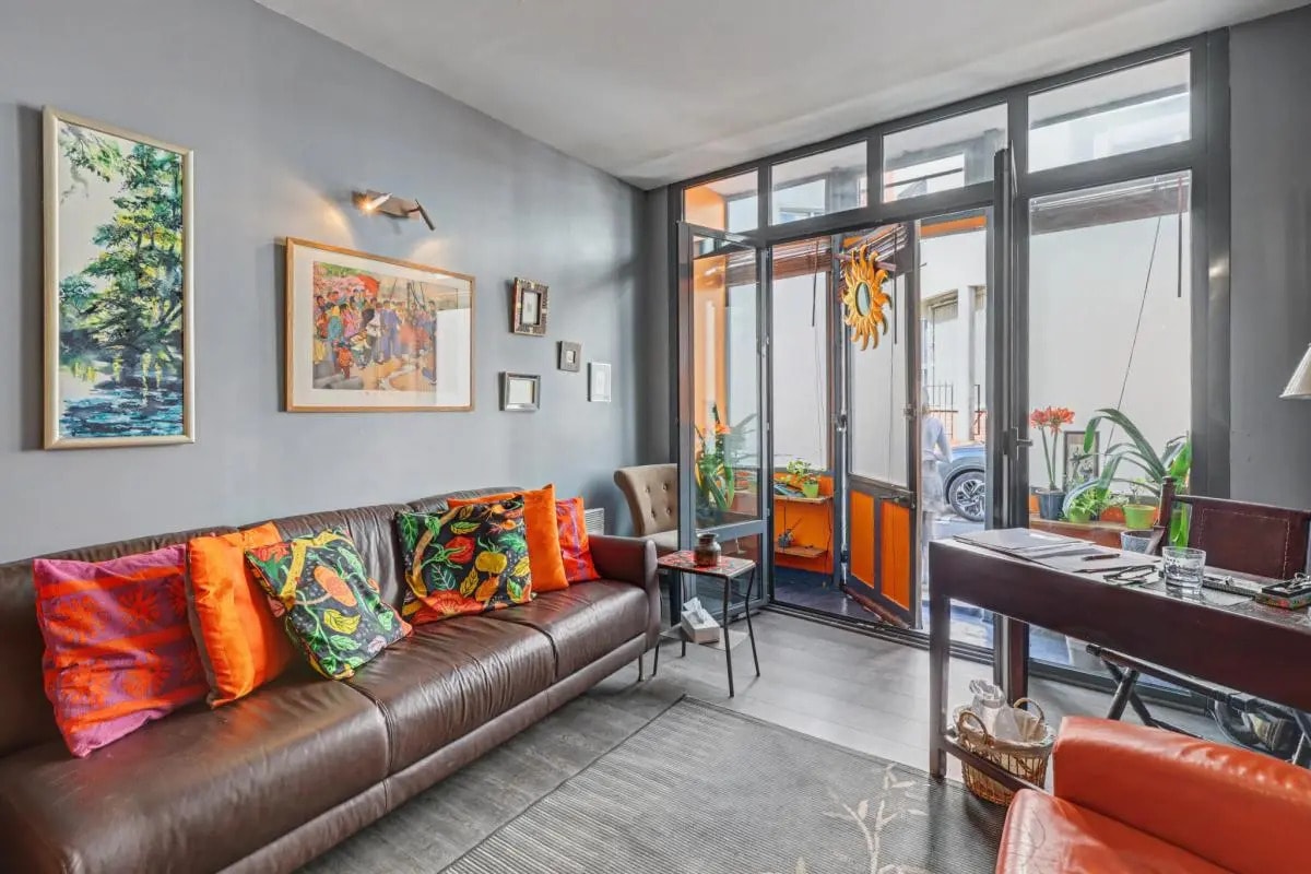 Retail in Paris for sale Interior Photo- Image 1 of 17