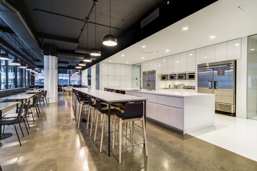 100 Rue Peel, Montréal, QC to rent - Interior Photo - Image 3 of 31