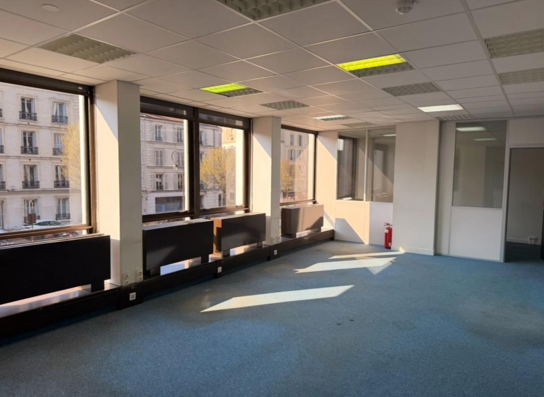 Office in Saint-Cloud to rent Interior Photo- Image 1 of 6